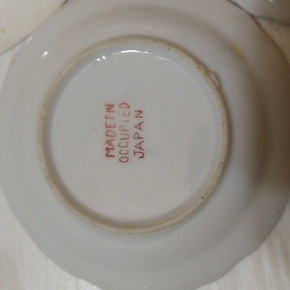 Vintage 1940's Home Laughlin Occupied Japan Small Bowl with Mini Saucers - Picture 3 of 3